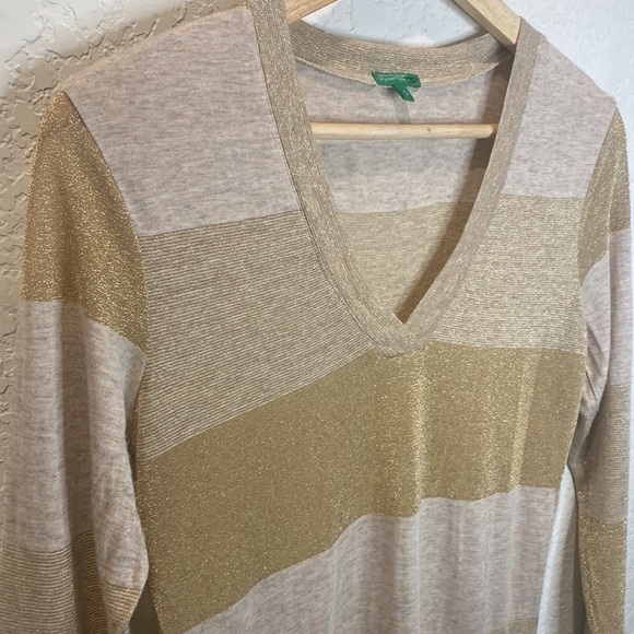 𝅺UNITED Colors of Benetton Gold Tissue Tee - Picture 3 of 10